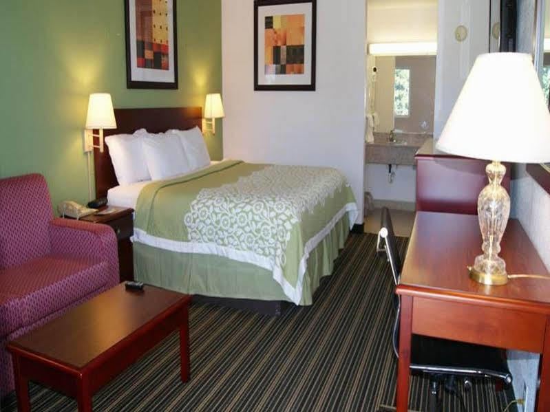 Days Inn By Wyndham Shelby Eksteriør bilde